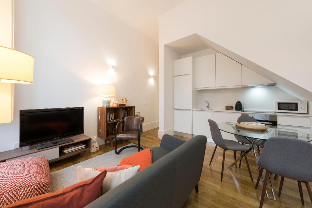 Lovelystay - Cozy Duplex With Patio Right Off Train&Metro Station Porto Luaran gambar