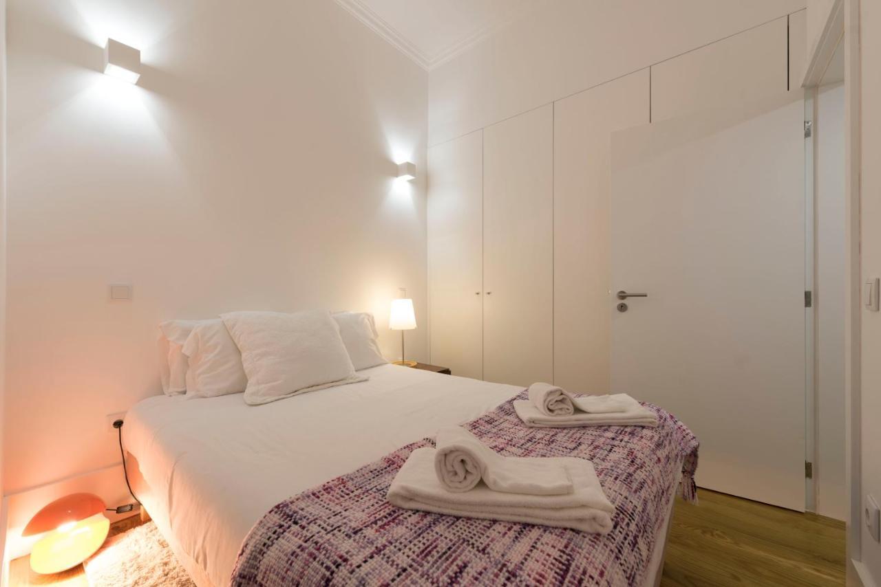 Lovelystay - Cozy Duplex With Patio Right Off Train&Metro Station Porto Luaran gambar